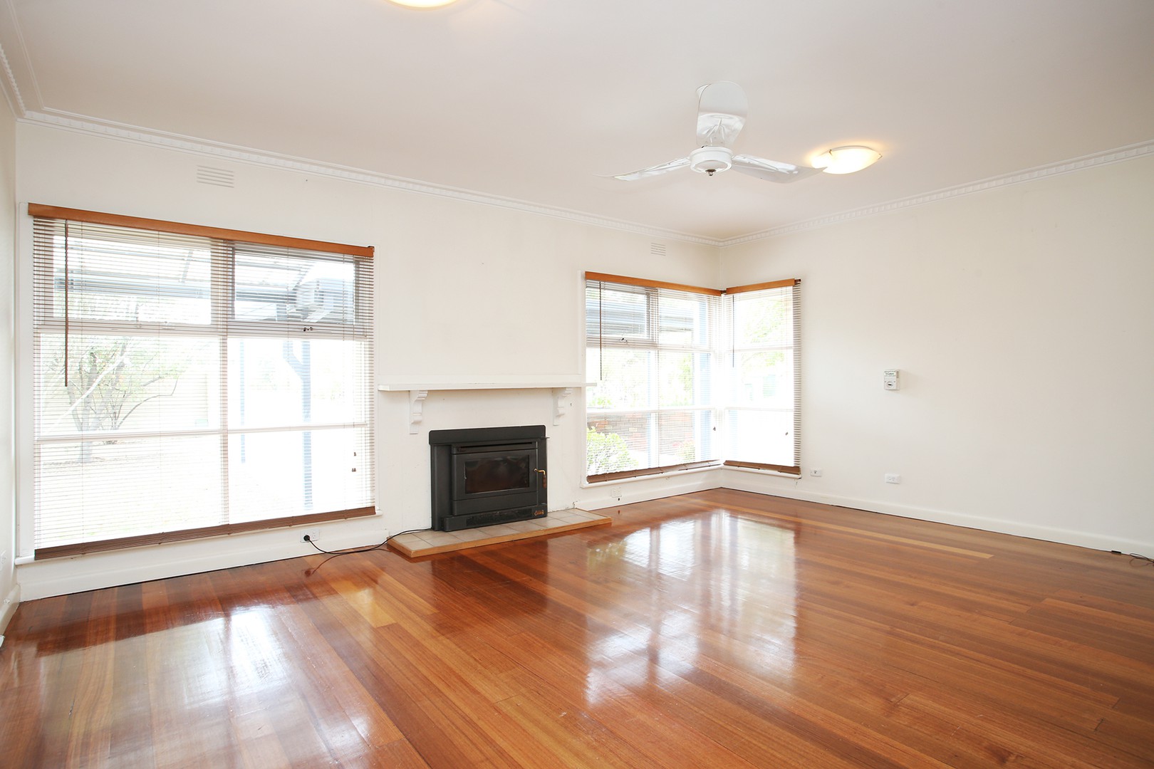 12 Downward Street, Mornington, VIC 3931 - Thumbnail 1 - 12/05/2025