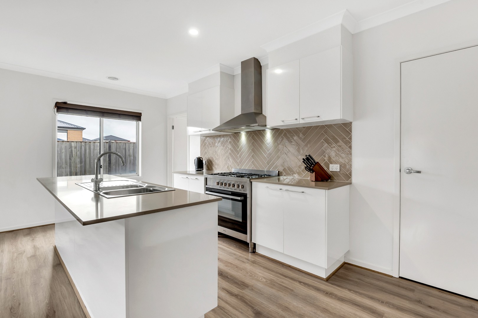12 Enderby Drive, Mickleham, VIC 3064, Mickleham - Thumbnail 6