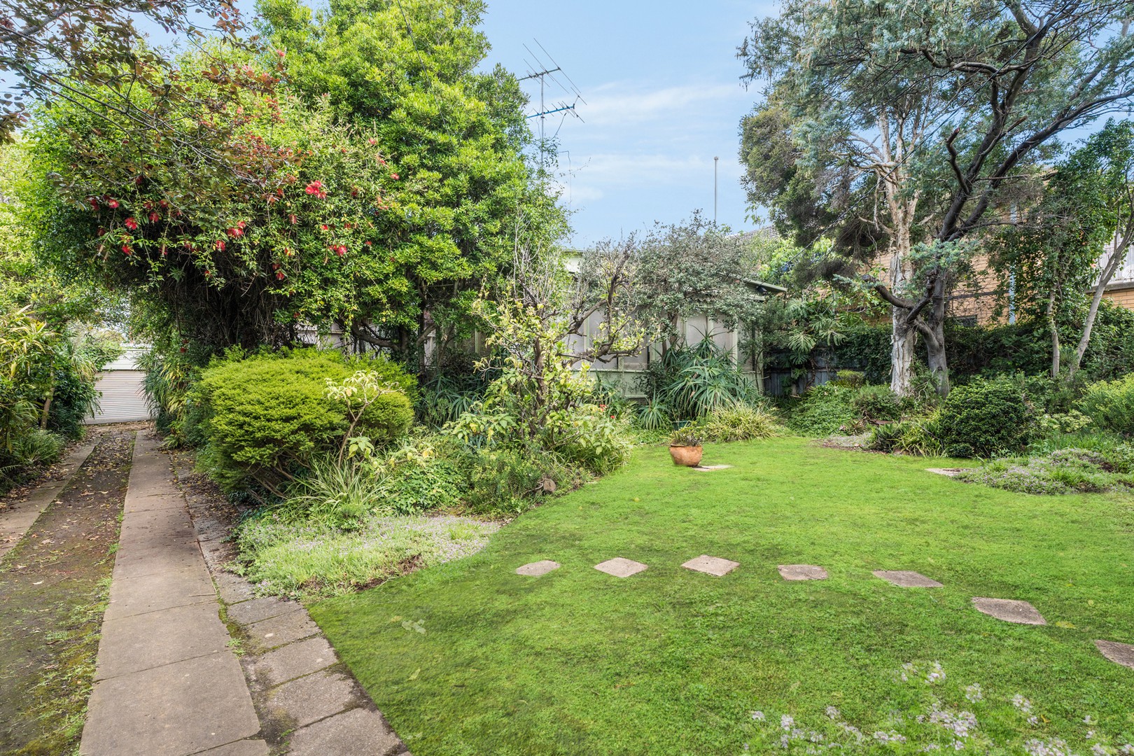 12 Fairbrae Avenue, Belmont, VIC 3216 - Thumbnail 2 - 12/11/2025