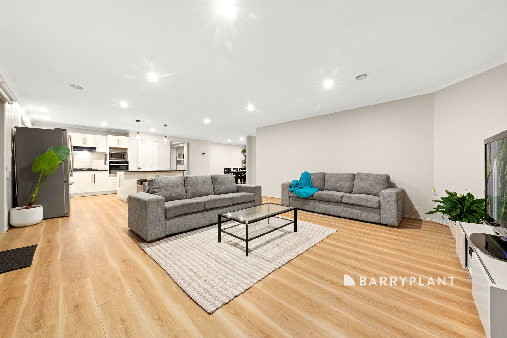 12 Feehan Crescent, Narre Warren South, VIC 3805, Narre Warren South - Thumbnail 2