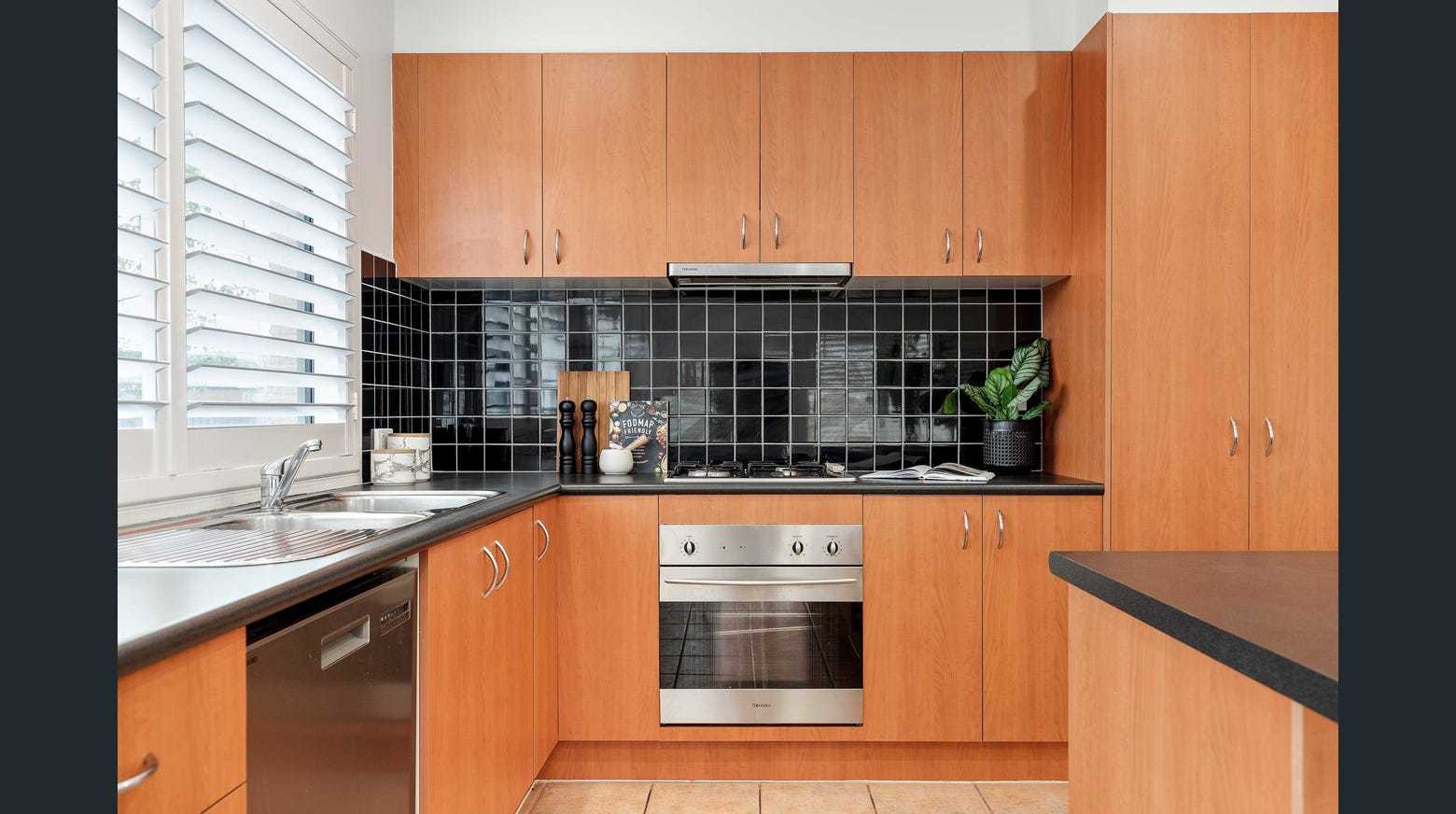 12 Finstall Close, Caroline Springs, VIC 3023, Caroline Springs - Thumbnail 5