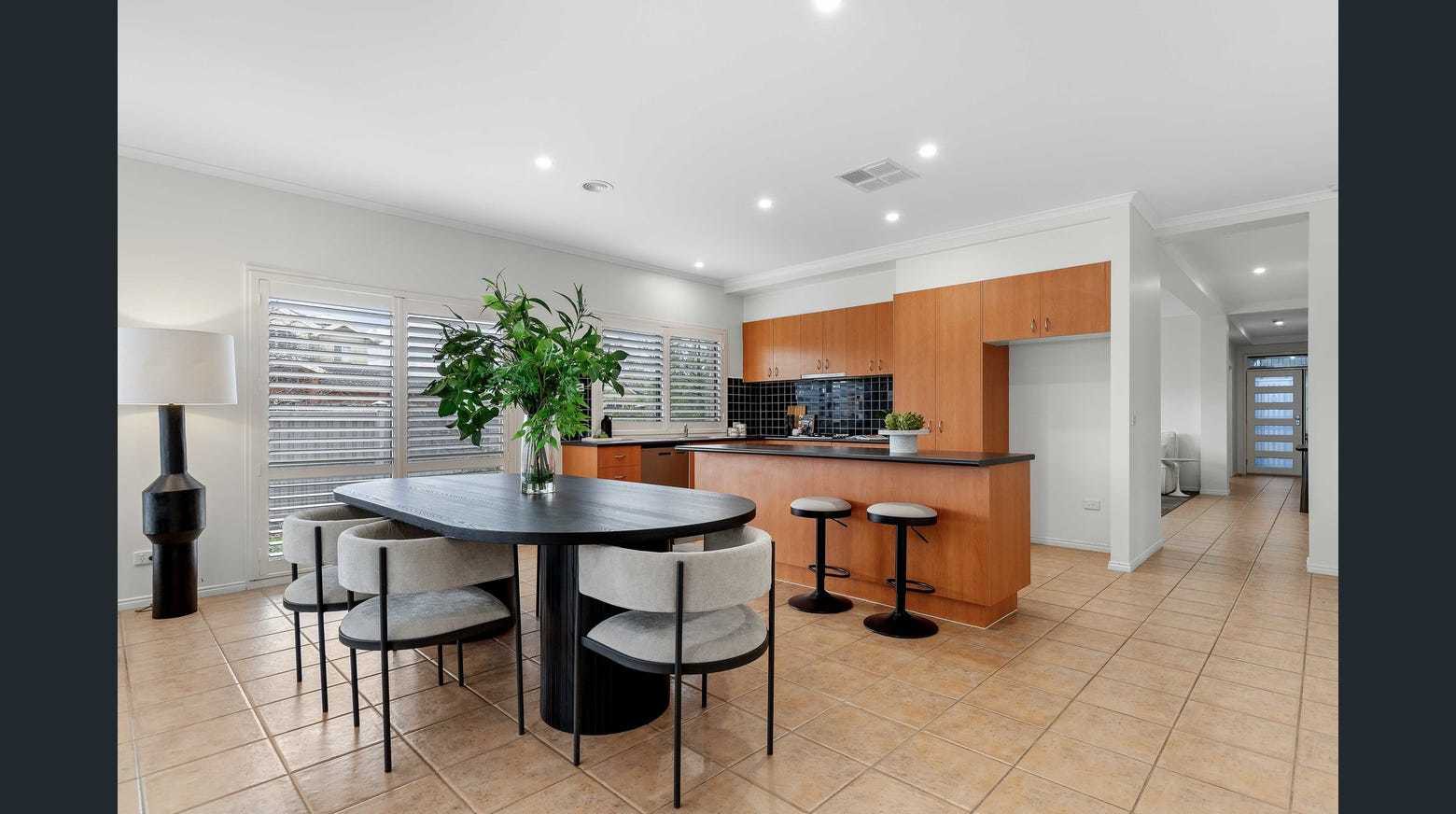 12 Finstall Close, Caroline Springs, VIC 3023, Caroline Springs - Thumbnail 7