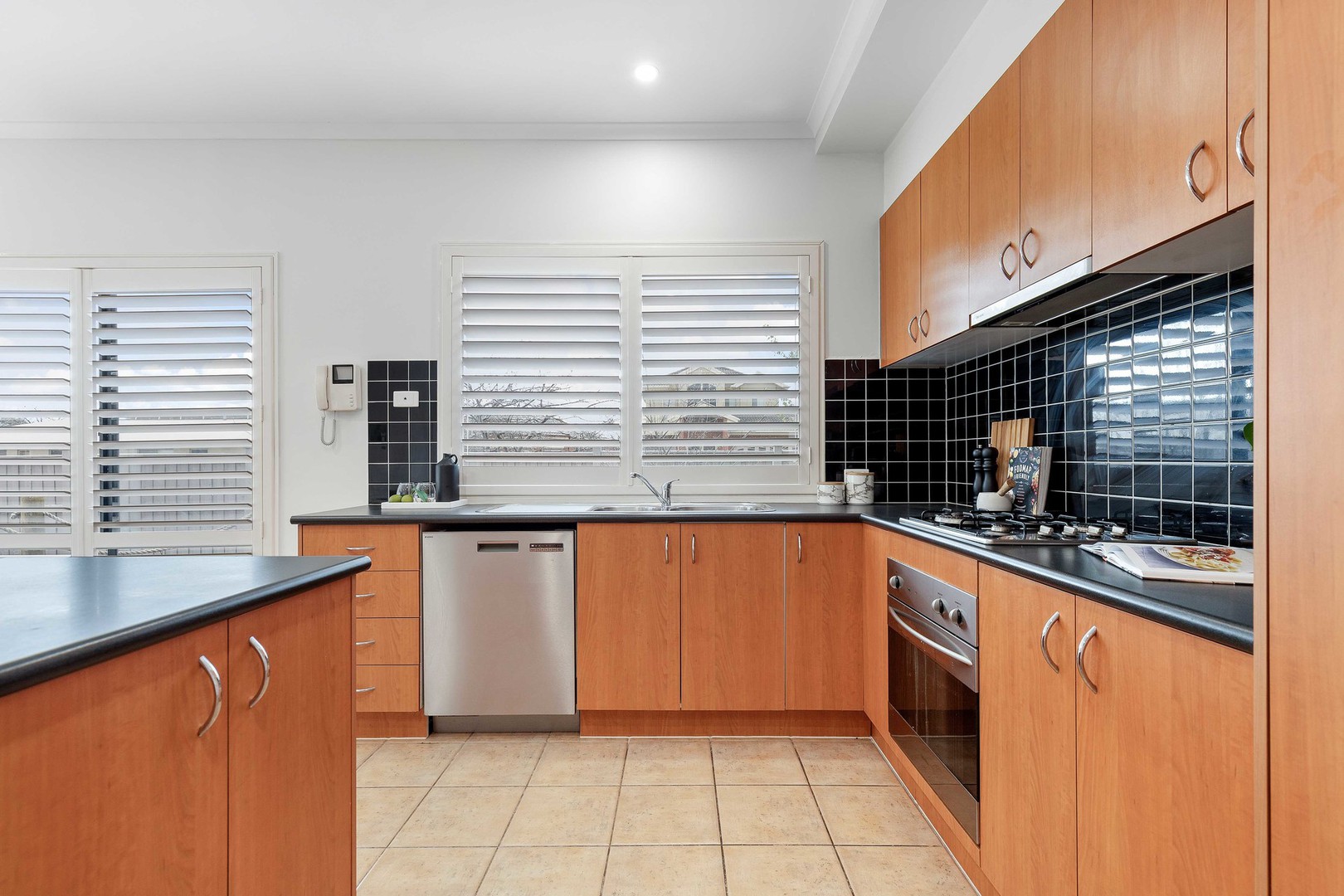 12 Finstall Place, Caroline Springs, VIC 3023, Caroline Springs - Thumbnail 4