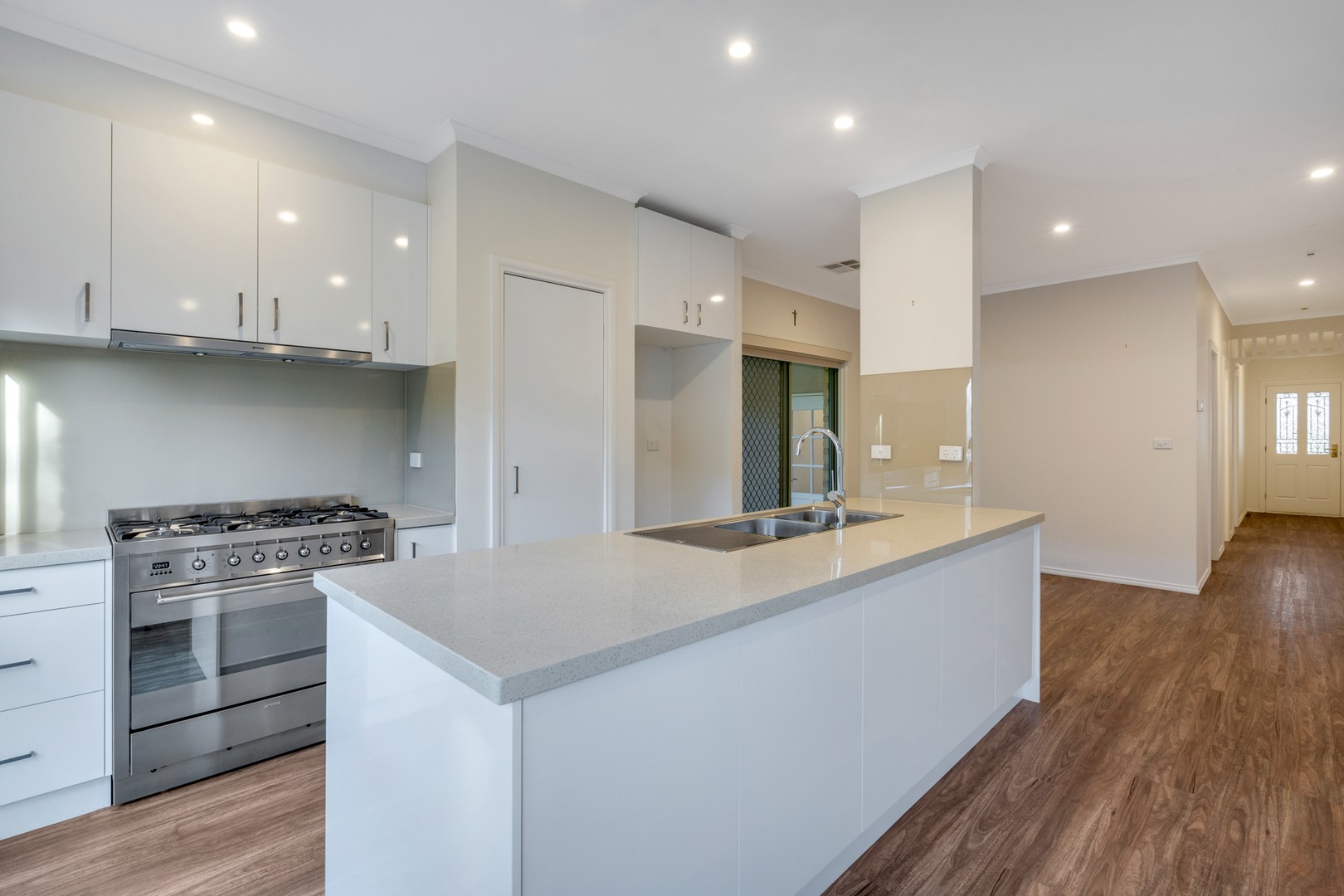 12 Foxglove Lane, Craigieburn, VIC 3064, Craigieburn - Thumbnail 2