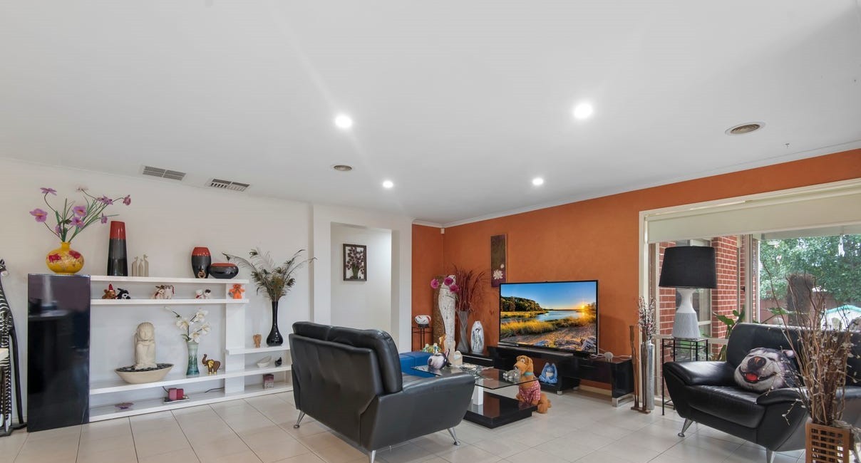 12 Grangemouth Drive, Point Cook, VIC 3030, Point Cook - Thumbnail 2