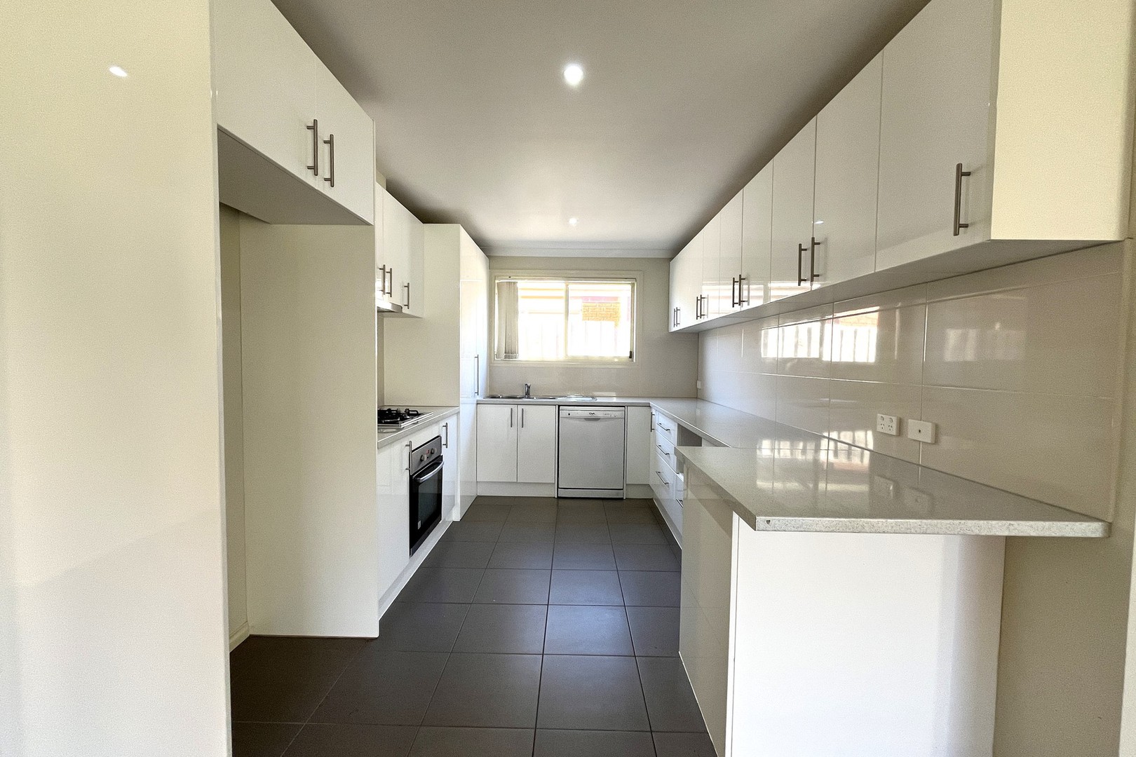 12 Greendale Boulevard, Pakenham, VIC 3810, Pakenham - Thumbnail 2