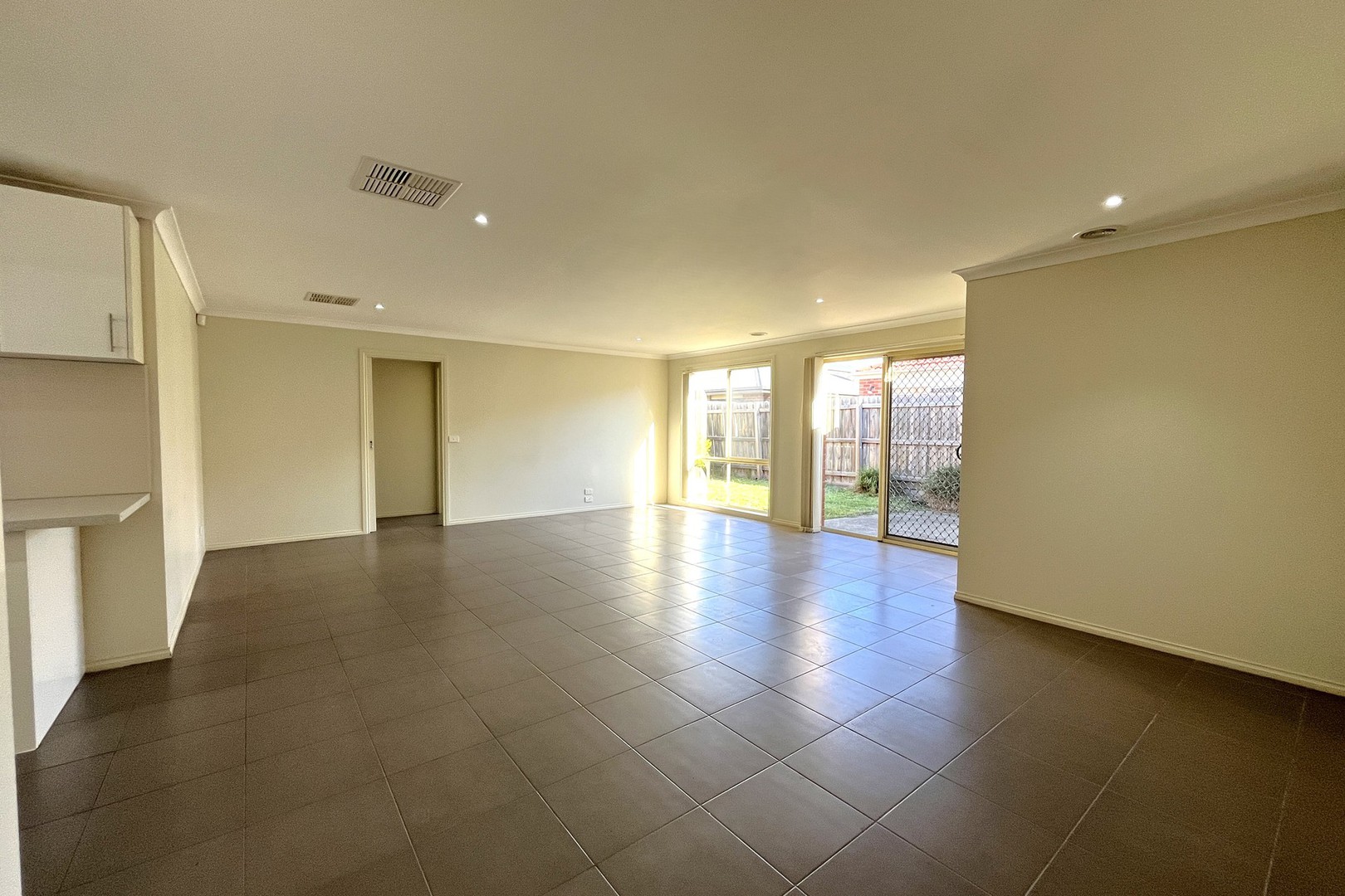 12 Greendale Boulevard, Pakenham, VIC 3810, Pakenham - Thumbnail 3