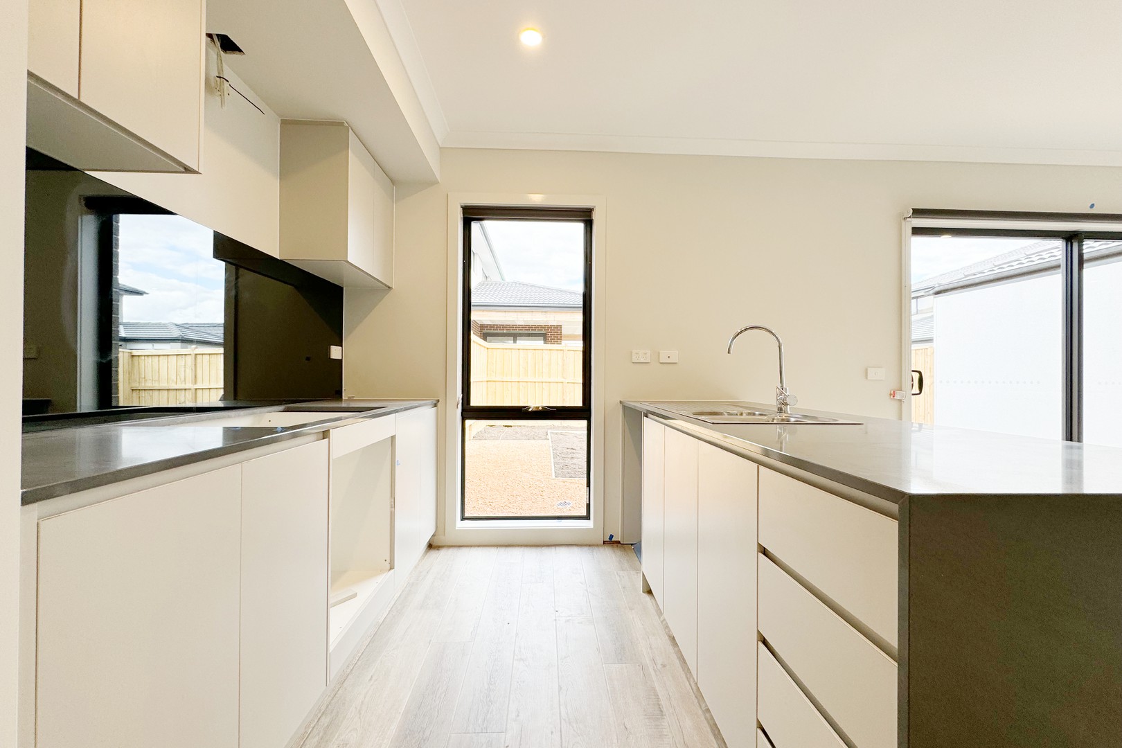 12 Greenfinch Drive, Clyde North, VIC 3978, Clyde North - Thumbnail 2