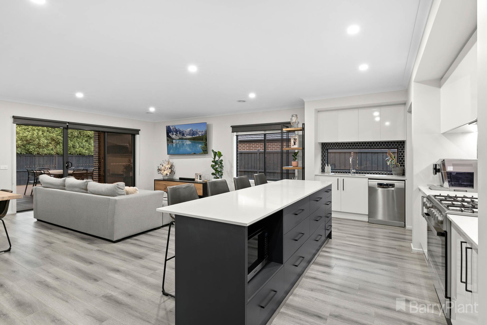 12 Henley Avenue, Warragul, VIC 3820, Warragul - Thumbnail 3