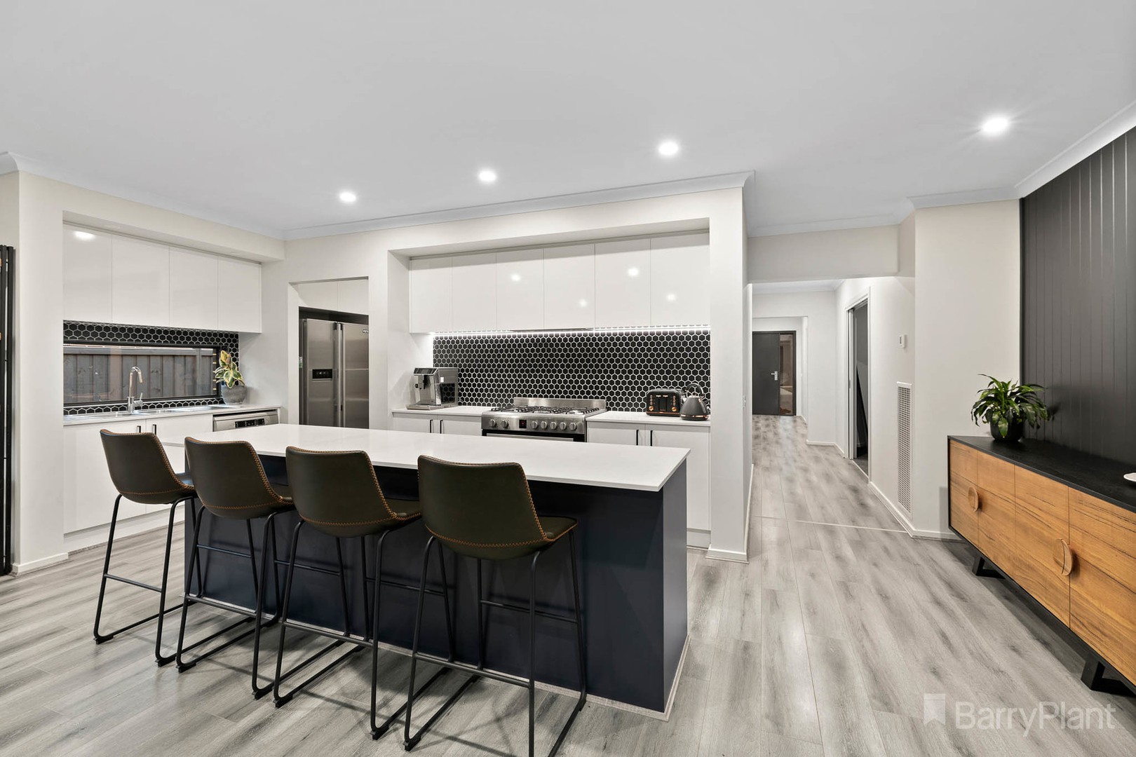 12 Henley Avenue, Warragul, VIC 3820, Warragul - Thumbnail 4