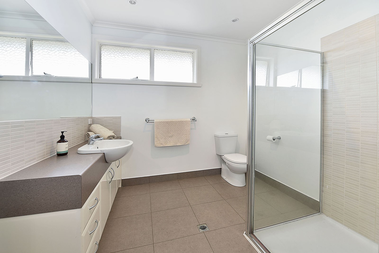 12 Highlawn Avenue, Airport West, VIC 3042, Airport West - Thumbnail 4