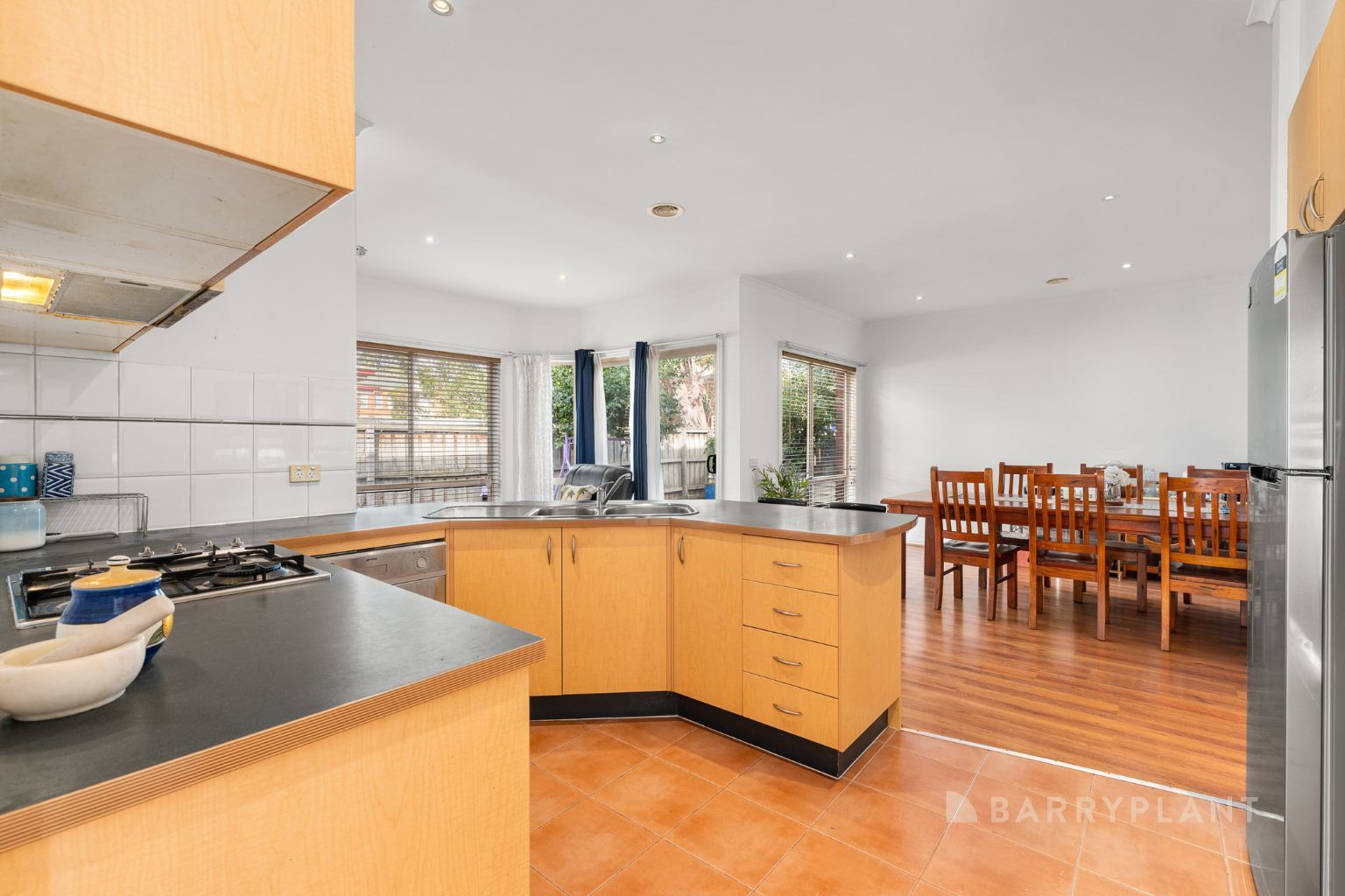 12 Hummingbird Place, South Morang, VIC 3752 - Thumbnail 2 - 08/04/2026