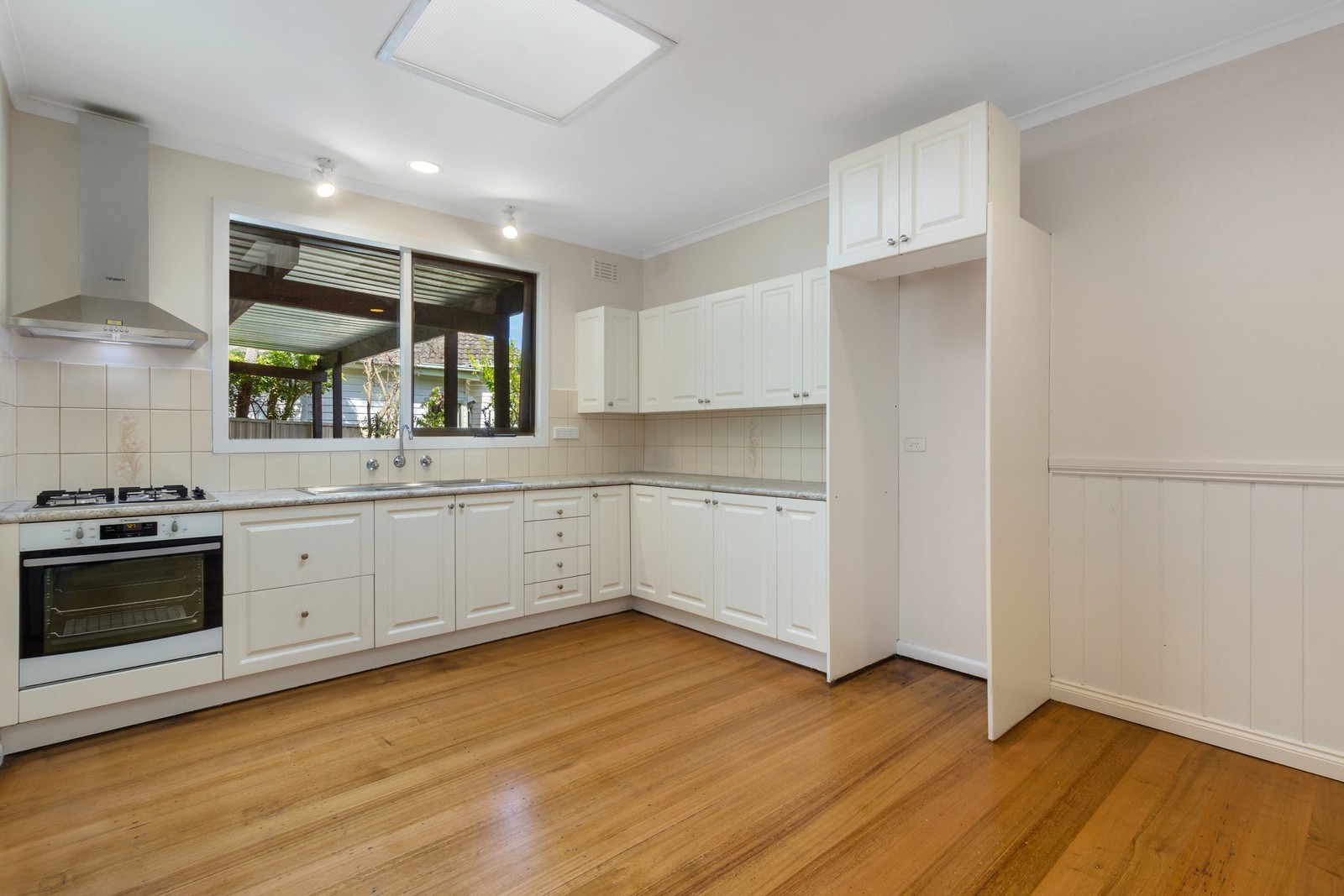 12 Johnson Drive, Ferntree Gully, VIC 3156, Ferntree Gully - Thumbnail 2
