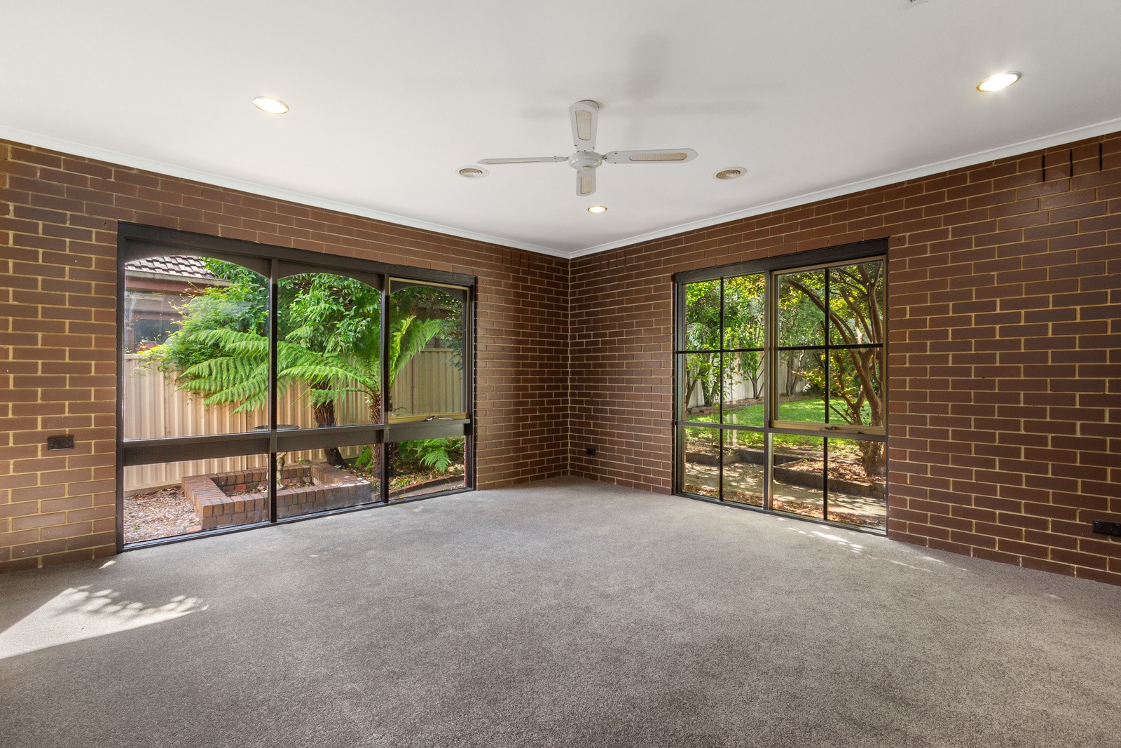 12 Johnson Drive, Ferntree Gully, VIC 3156, Ferntree Gully - Thumbnail 3