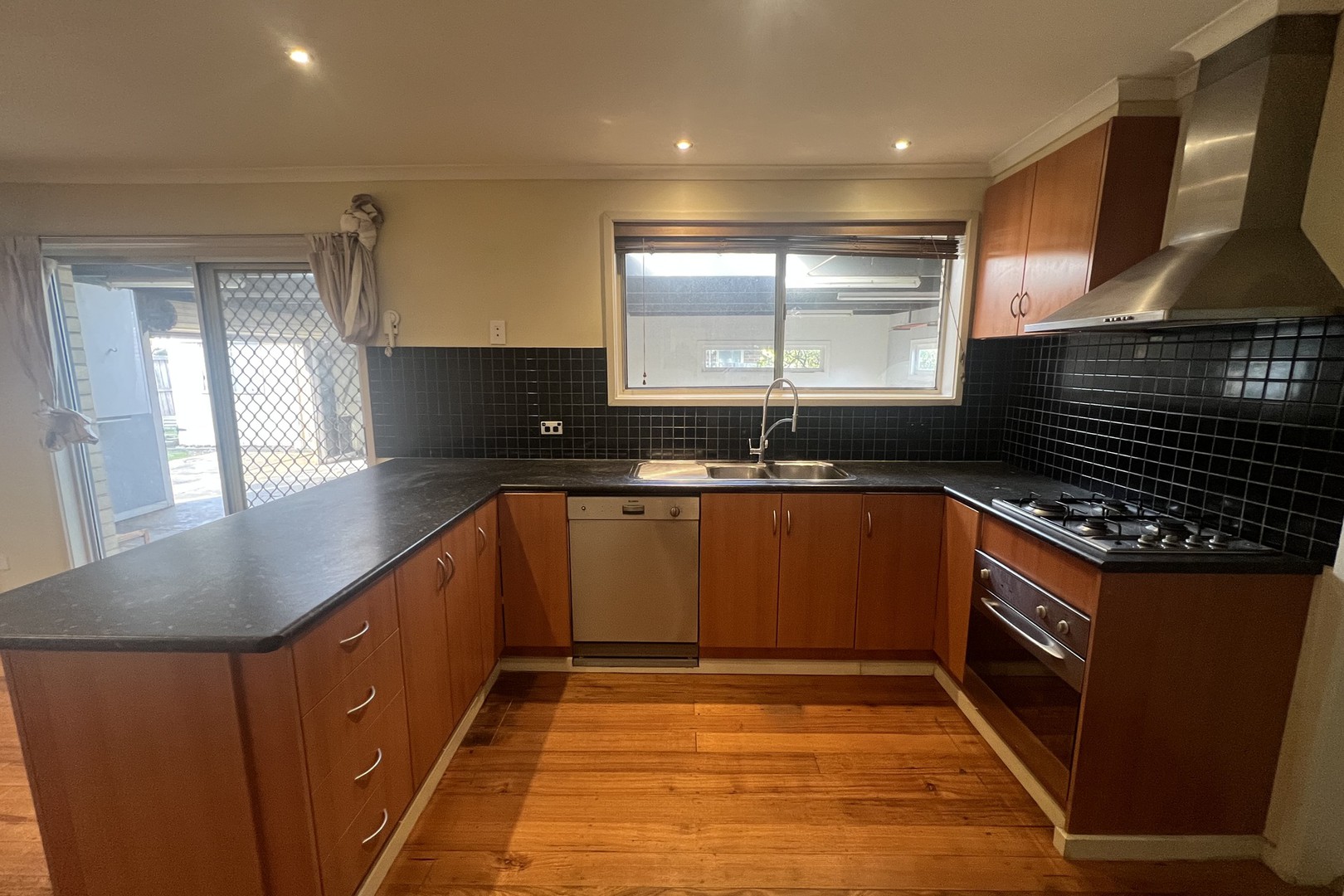 12 Kerrison Avenue, St Albans, VIC 3021, St Albans - Thumbnail 7