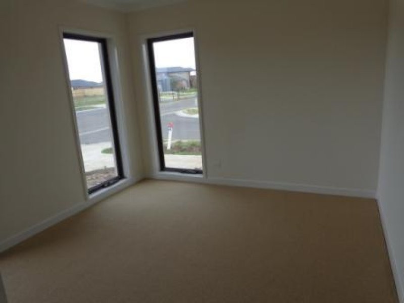 12 Kingsbridge Boulevard, Williams Landing, VIC 3027 - Thumbnail 1 - 29/09/2025