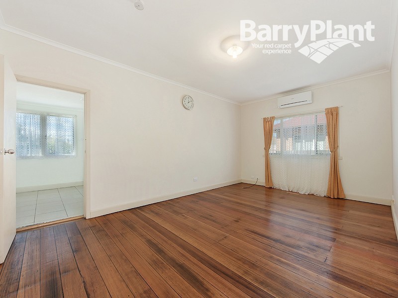 12 Lester Avenue, St Albans, VIC 3021, St Albans - Thumbnail 2