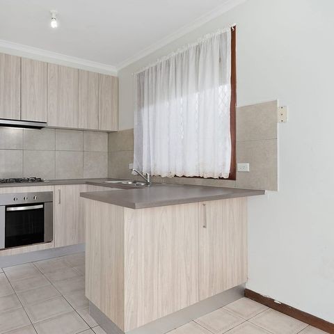12 Longwood Court, Meadow Heights, VIC 3048, Meadow Heights - Thumbnail 2