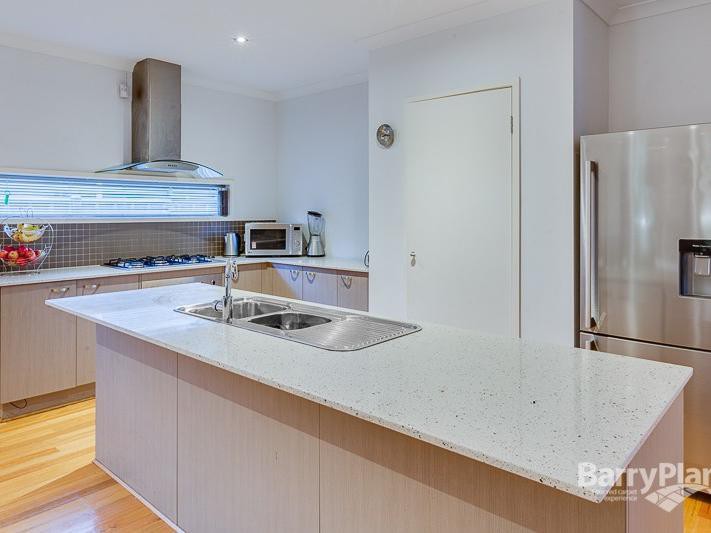 12 Lucas Terrace, Taylors Hill, VIC 3037, Taylors Hill - Thumbnail 3