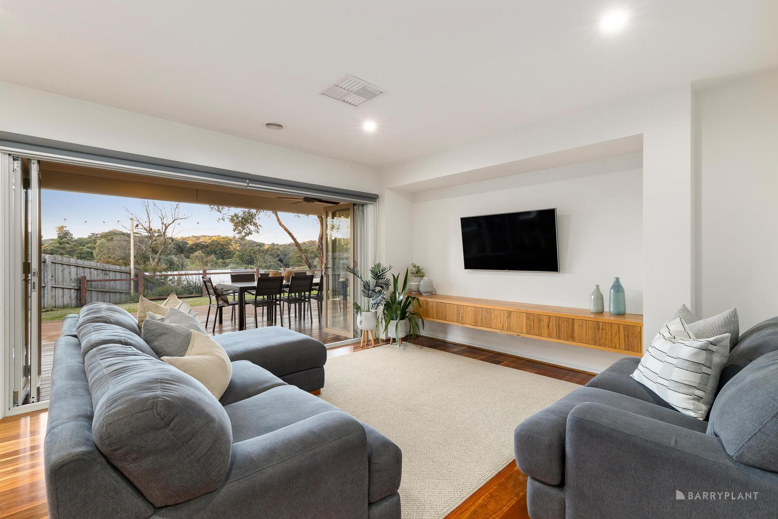 12 Magpie Court, Diamond Creek, VIC 3089 - Thumbnail 2 - 28/06/2024