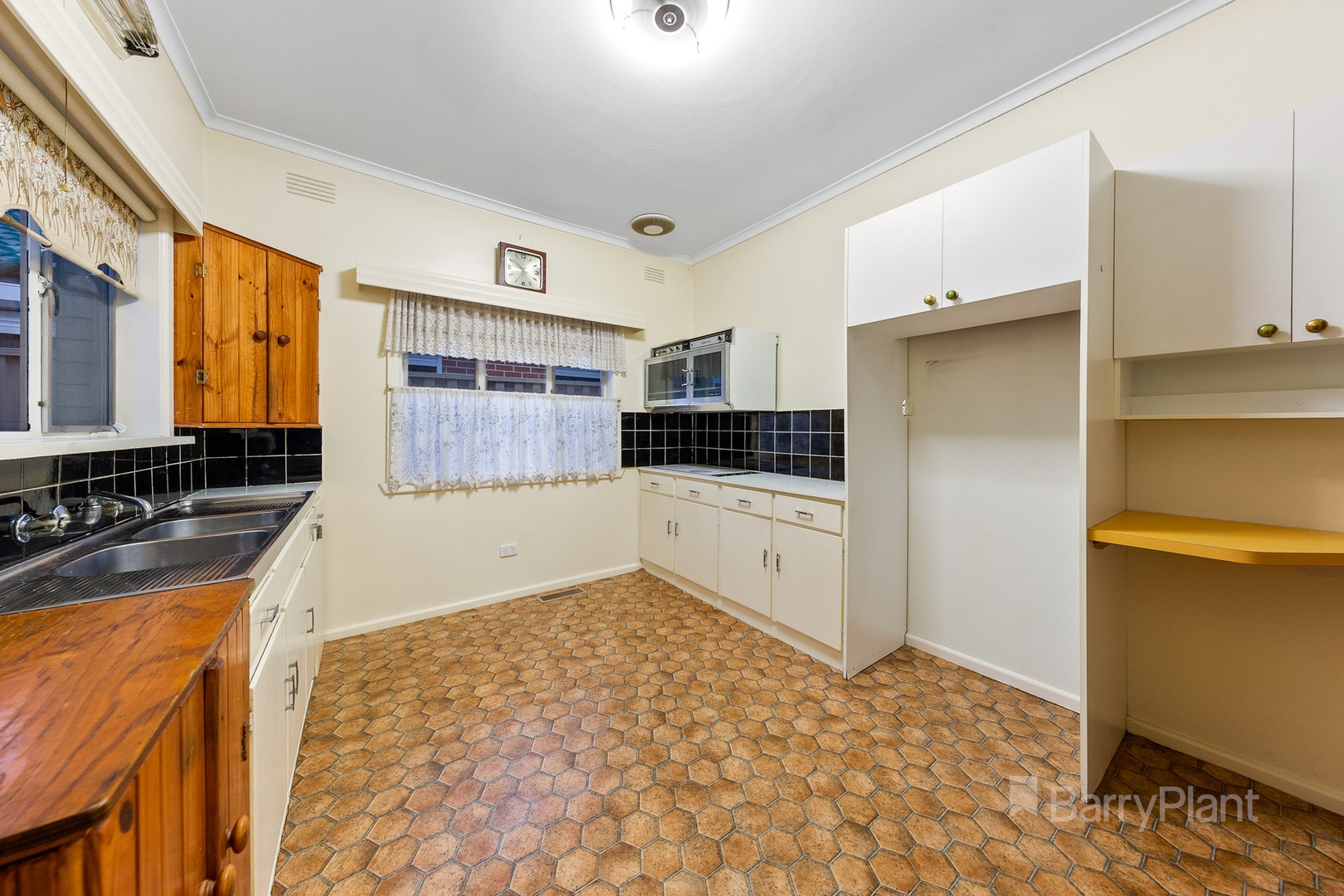 12 Manfred Avenue, St Albans, VIC 3021, St Albans - Thumbnail 6