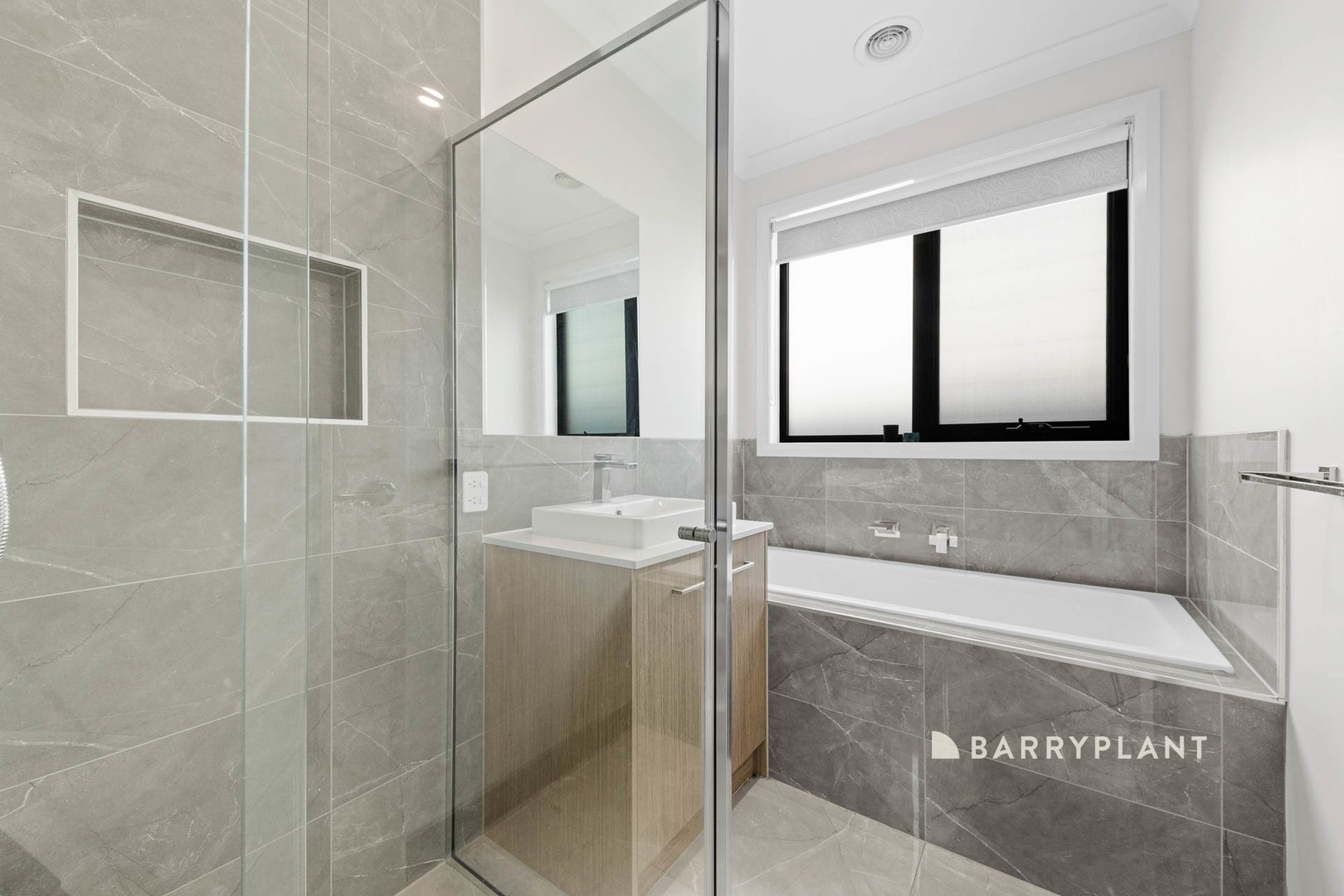 12 Mattamber Street, Clyde North, VIC 3978, Clyde North - Thumbnail 6