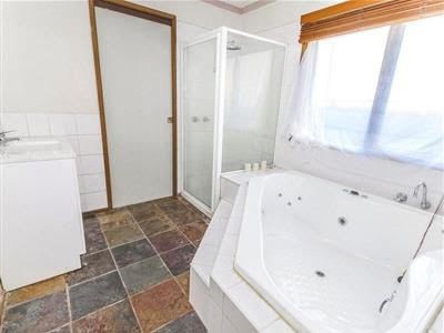 12 McNicol Close, Meadow Heights, VIC 3048, Meadow Heights - Thumbnail 4