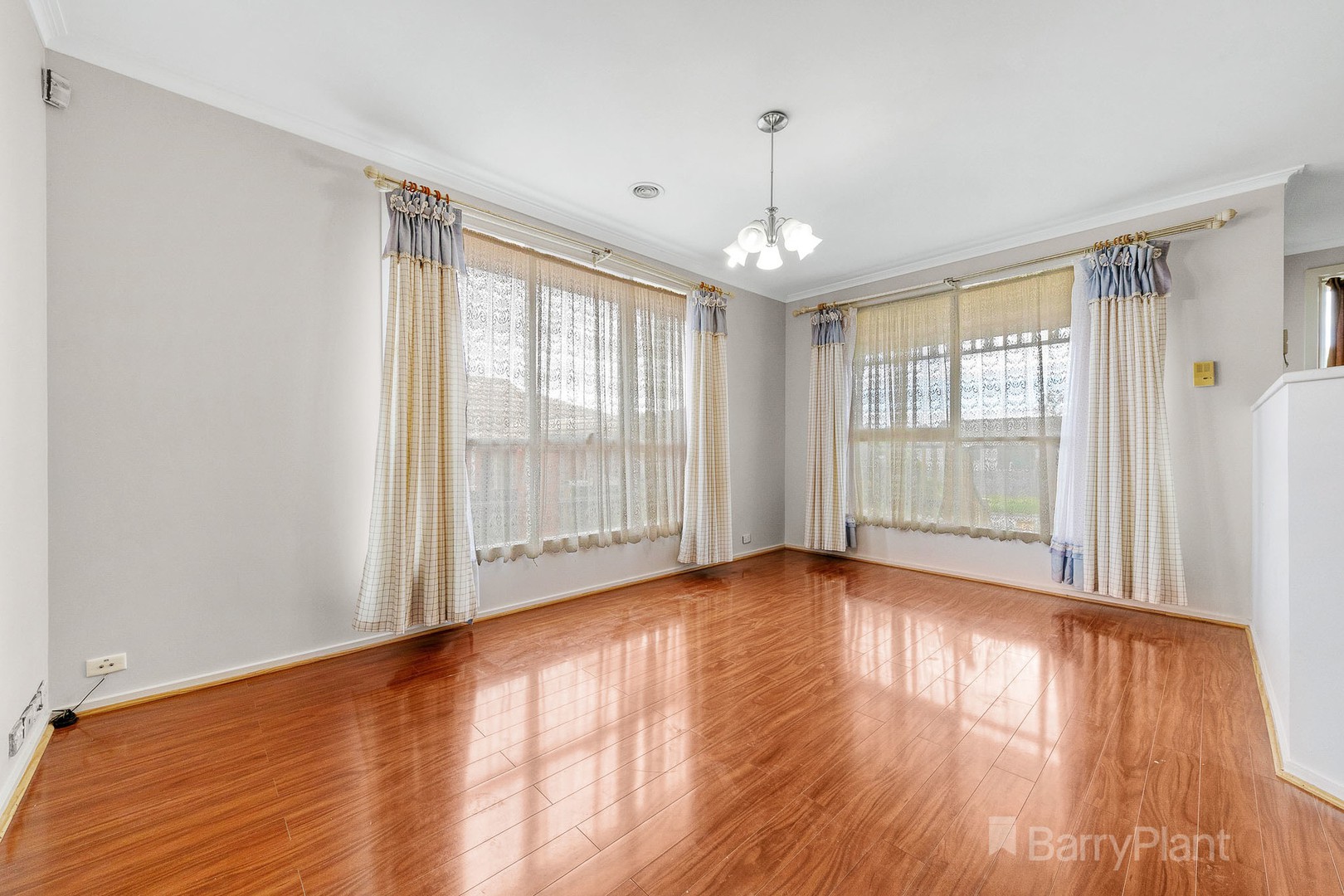 12 Monash Way, Cranbourne North, VIC 3977 - Thumbnail 2 - 15/11/2021
