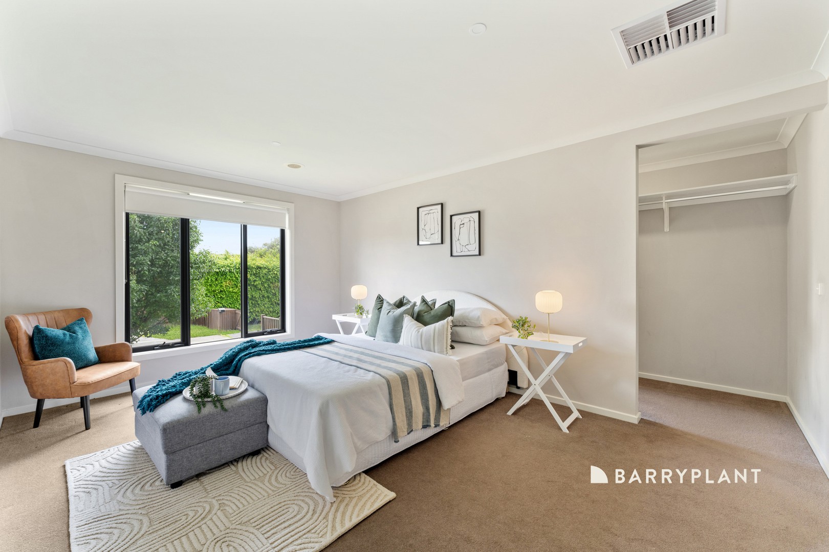 12 Nutmeg Close, Berwick, VIC 3806 - Thumbnail 2 - 13/01/2025