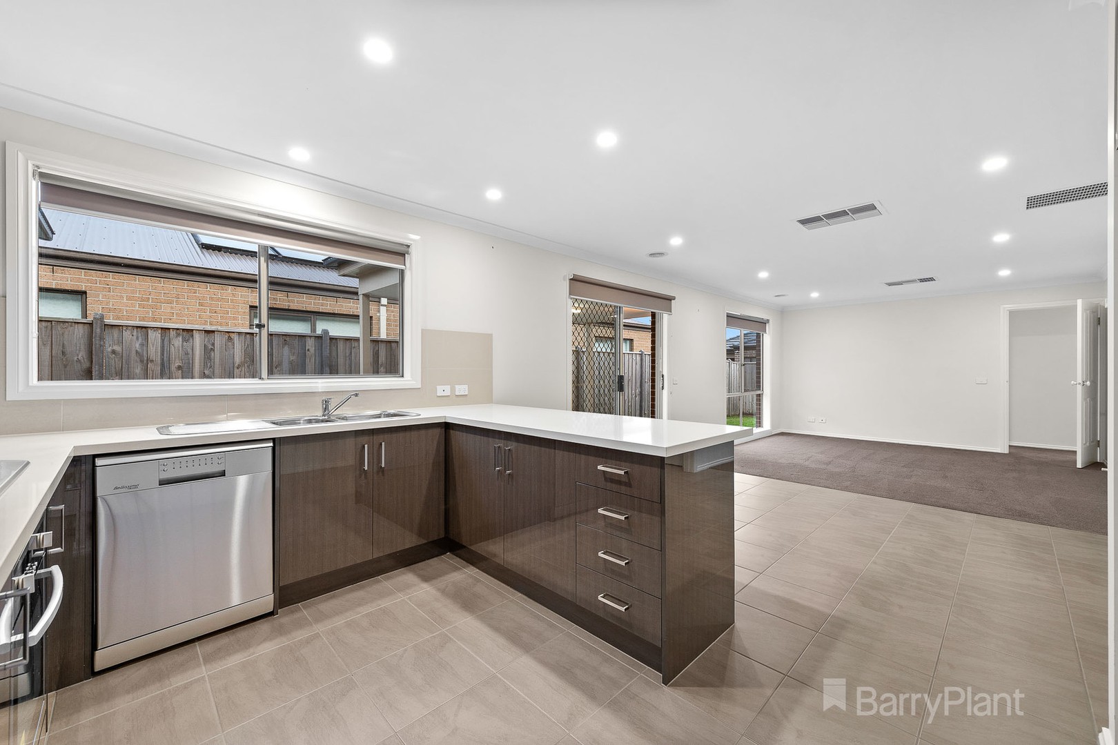 12 Pablo Drive, Clyde North, VIC 3978, Clyde North - Thumbnail 4
