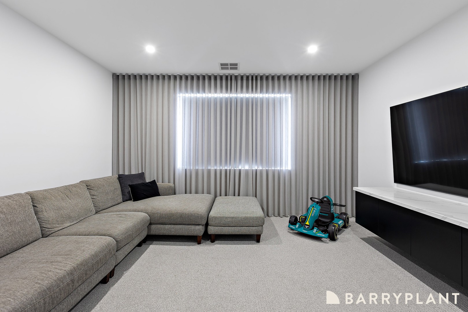 12 Peacock Close, Mill Park, VIC 3082 - Thumbnail 2 - 19/11/2025