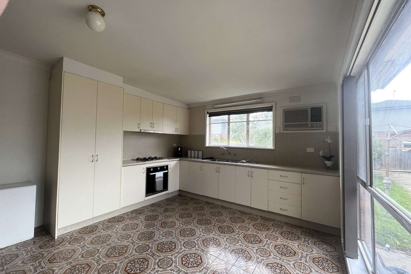 12 Plane Street, Thomastown, VIC 3074, Thomastown - Thumbnail 2