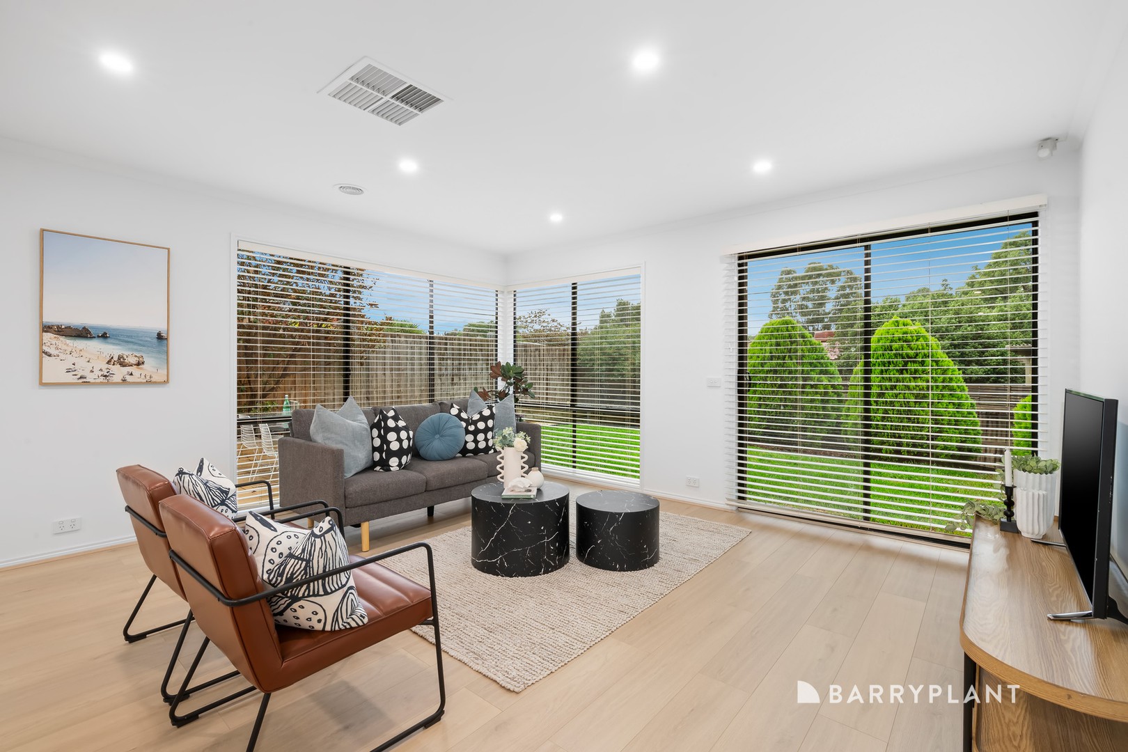 12 Poppy Drive, South Morang, VIC 3752 - Thumbnail 2 - 25/02/2026