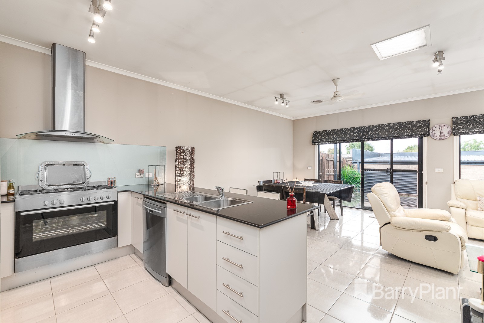 12 Prism Walk, Epping, VIC 3076, Epping - Thumbnail 2