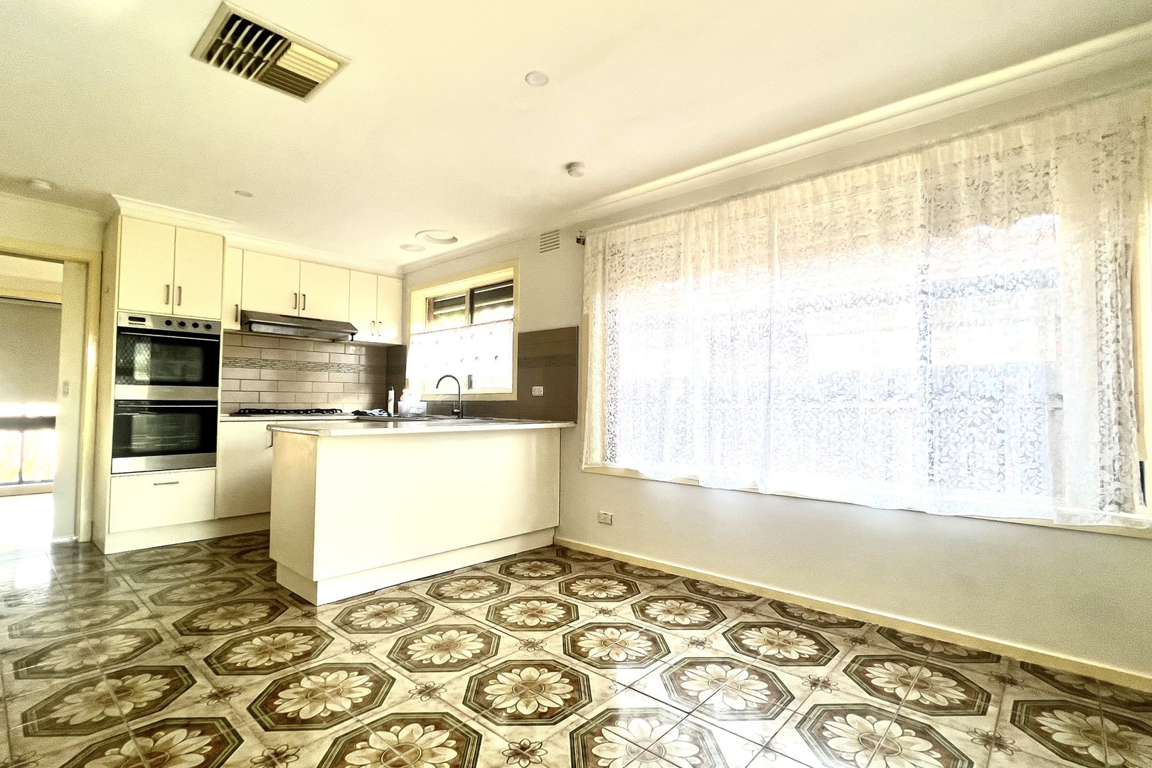 12 Revell Crescent, St Albans, VIC 3021, St Albans - Thumbnail 5
