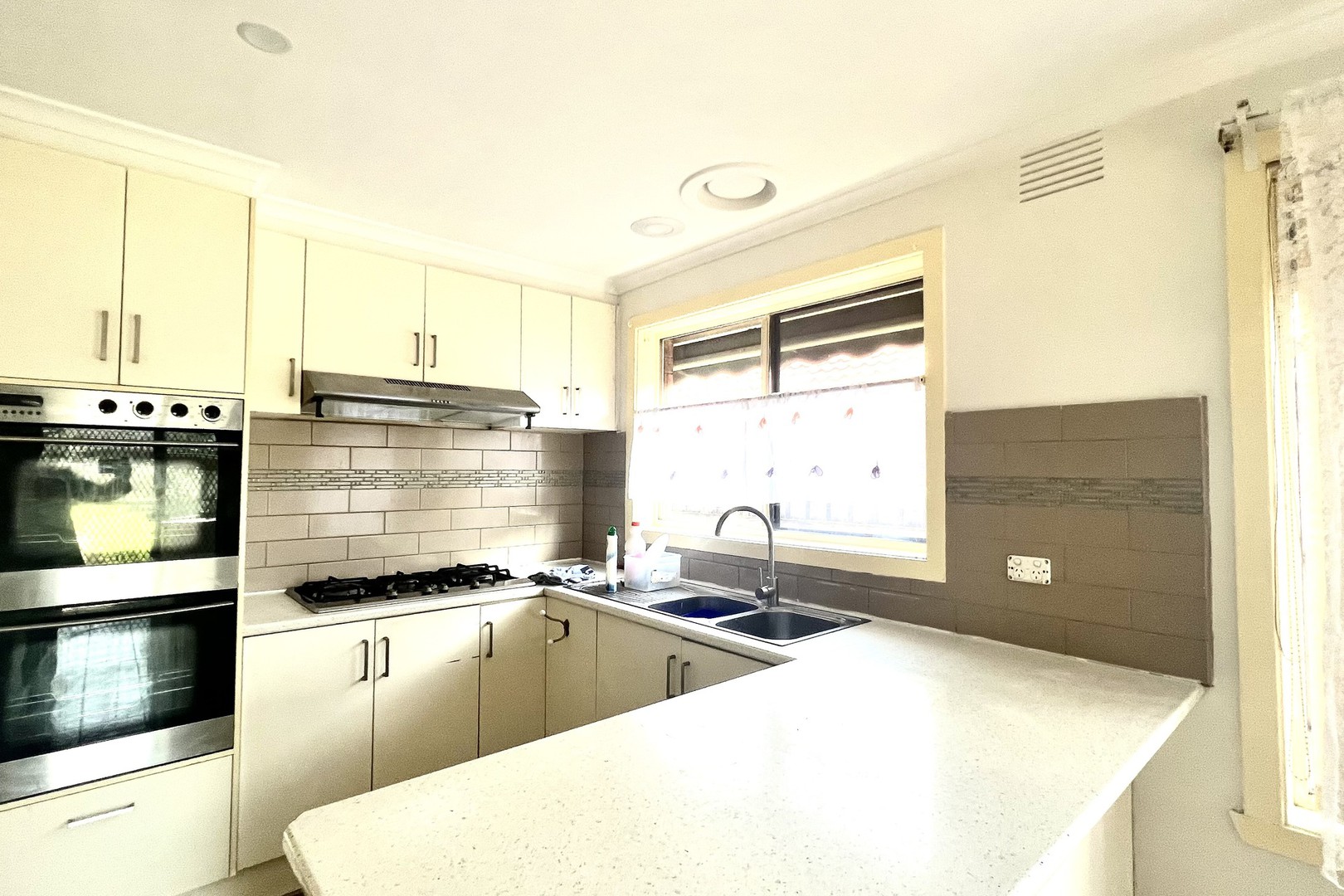 12 Revell Crescent, St Albans, VIC 3021, St Albans - Thumbnail 6
