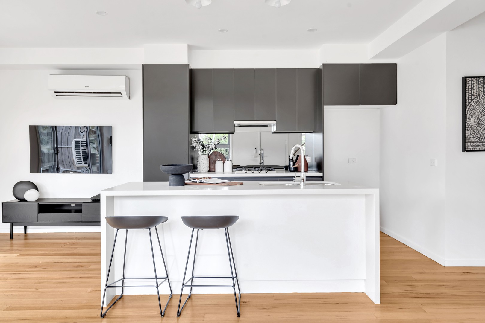 12 Roberts Road, Airport West, VIC 3042, Airport West - Thumbnail 4