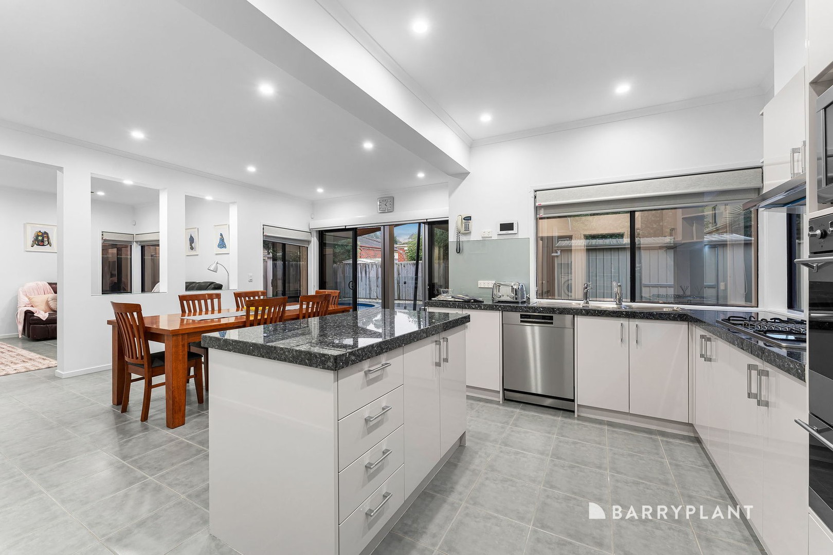 12 Robusta Avenue, Bundoora, VIC 3083, Bundoora - Thumbnail 4