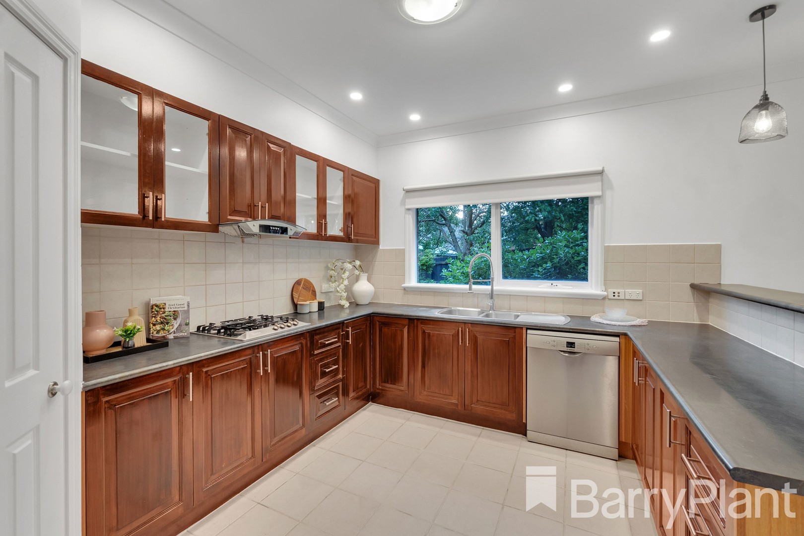 12 Russell CrescentMount Waverley, VIC 3149, Mount Waverley - Thumbnail 5