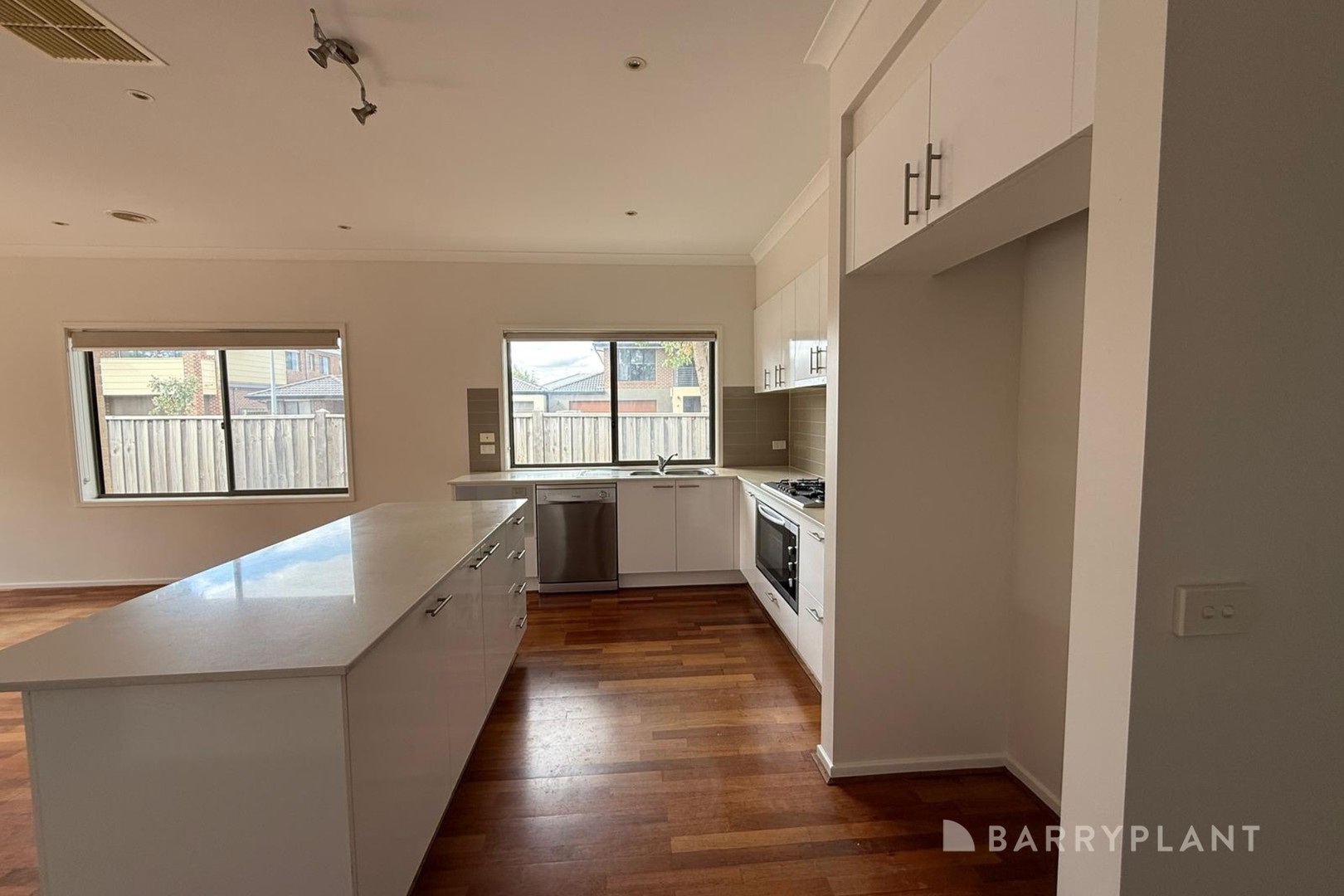 12 Safari Drive, Tarneit, VIC 3029, Tarneit - Thumbnail 2