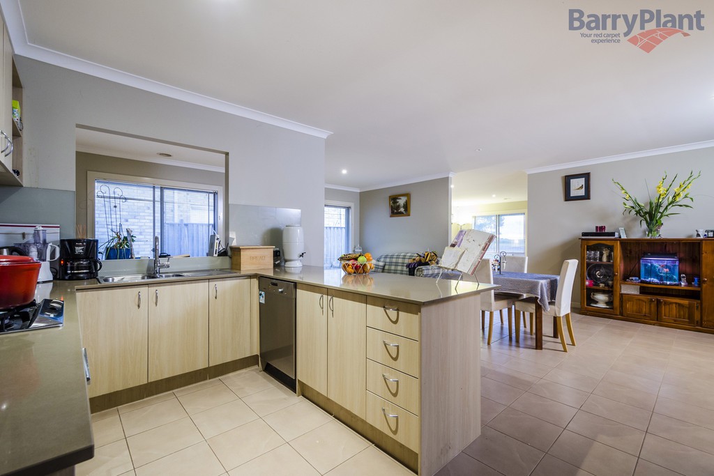 12 Sandhill Rise, Point Cook, VIC 3030, Point Cook - Thumbnail 3
