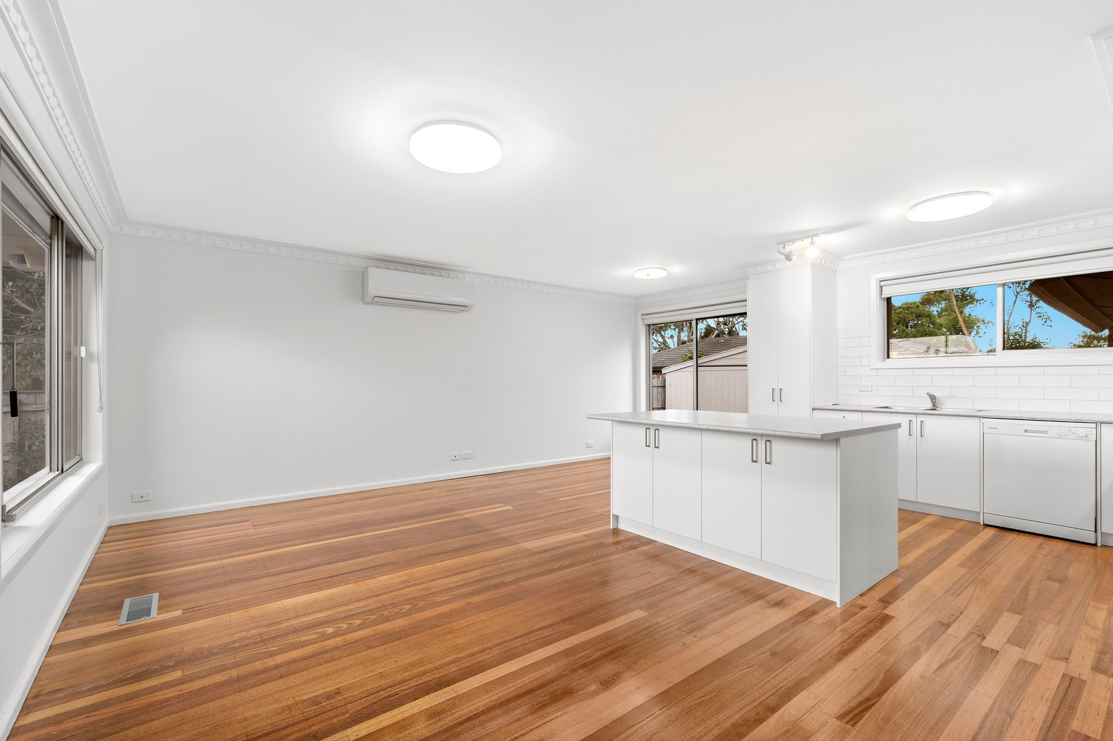 12 Sharpes Road, Watsonia, VIC 3087, Watsonia - Thumbnail 3