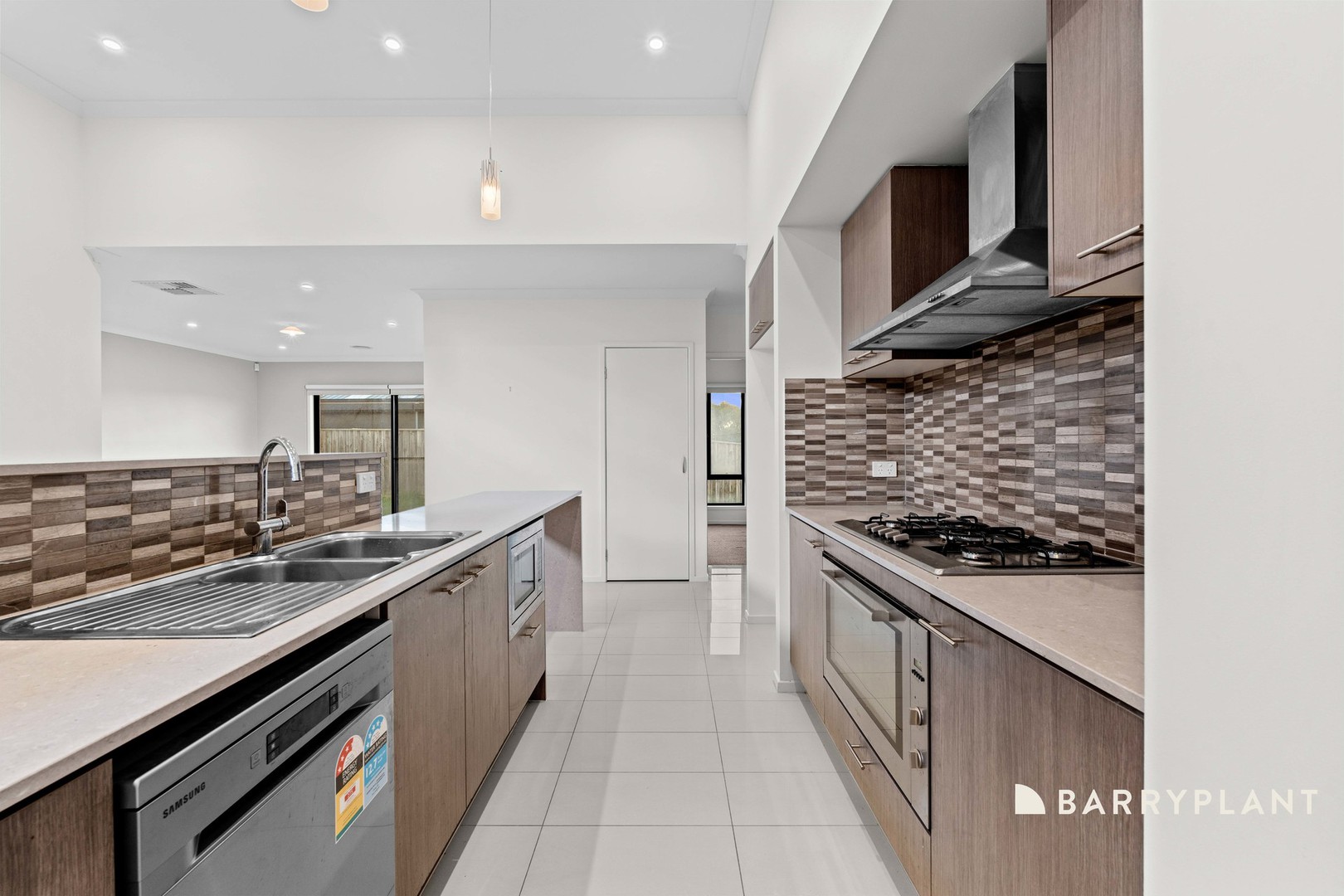 12 Shura Drive, Mernda, VIC 3754 - Thumbnail 2 - 18/06/2026