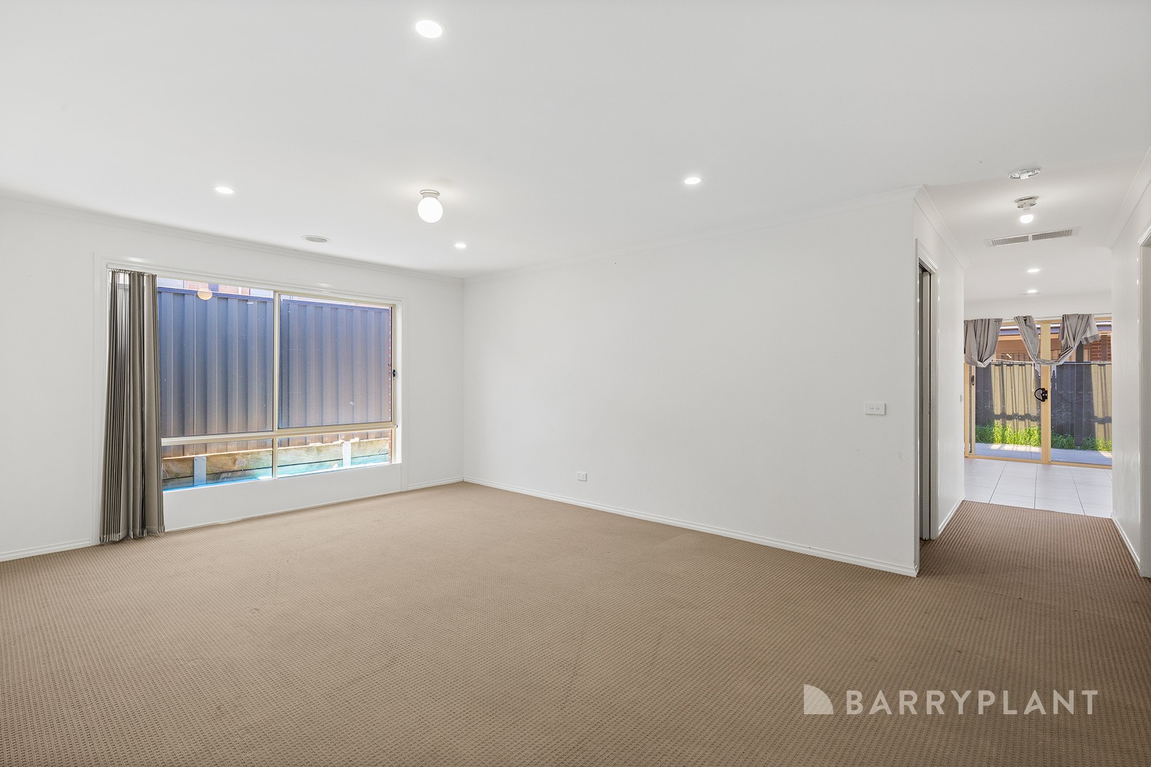 12 Sienna Way, Pakenham, VIC 3810, Pakenham - Thumbnail 5