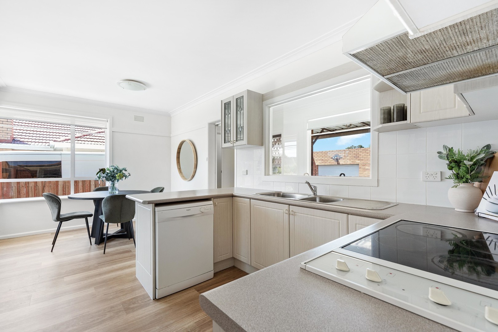 12 Stradbroke Drive, St Albans, VIC 3021, St Albans - Thumbnail 4