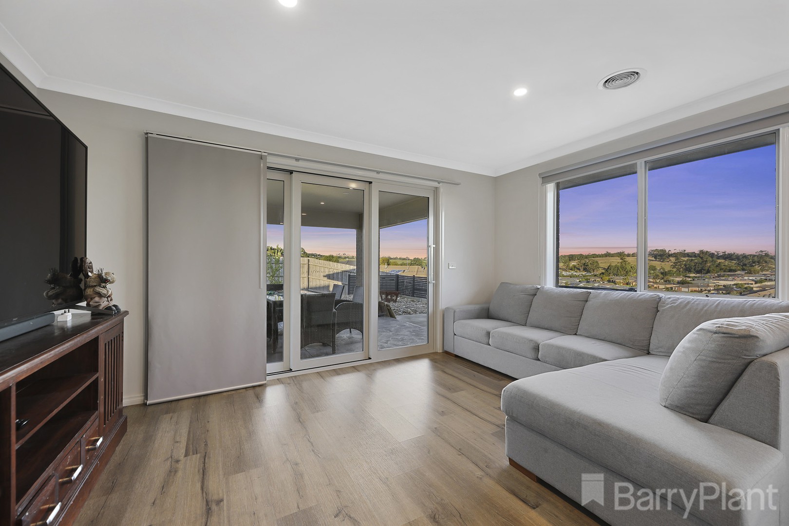 12 Sunline Street, Drouin, VIC 3818, Drouin - Thumbnail 2