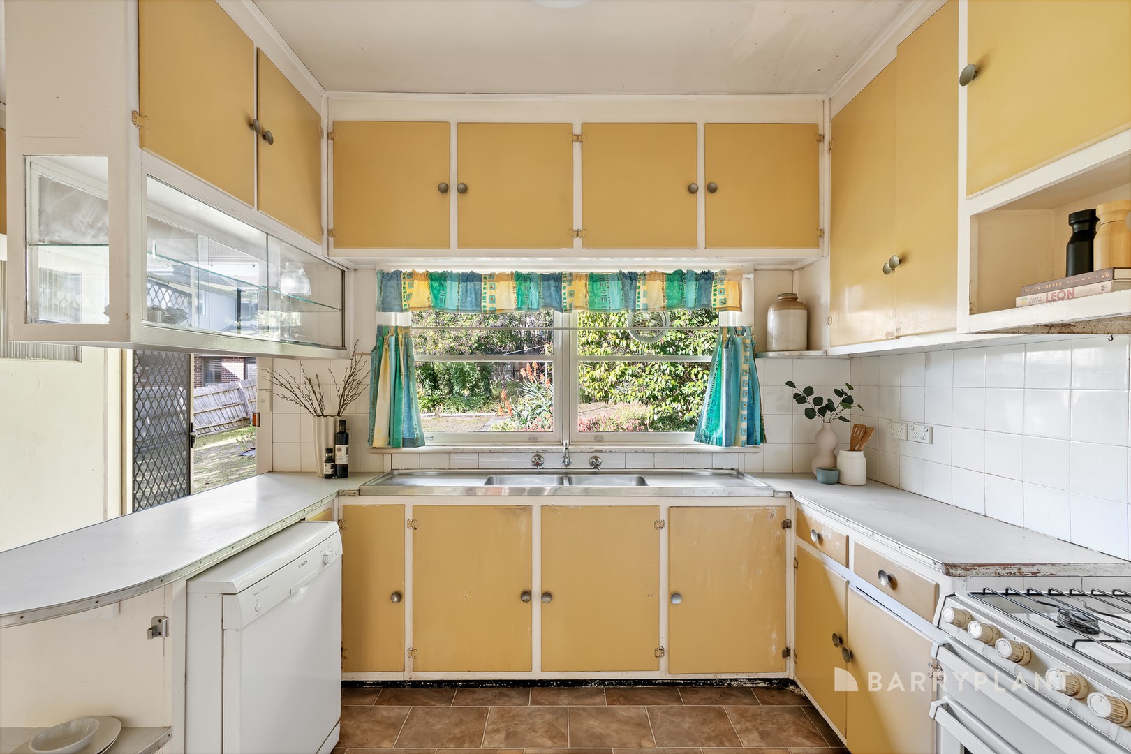 12 Sutton Parade, Mont Albert North, VIC 3129, Mont Albert North - Thumbnail 4