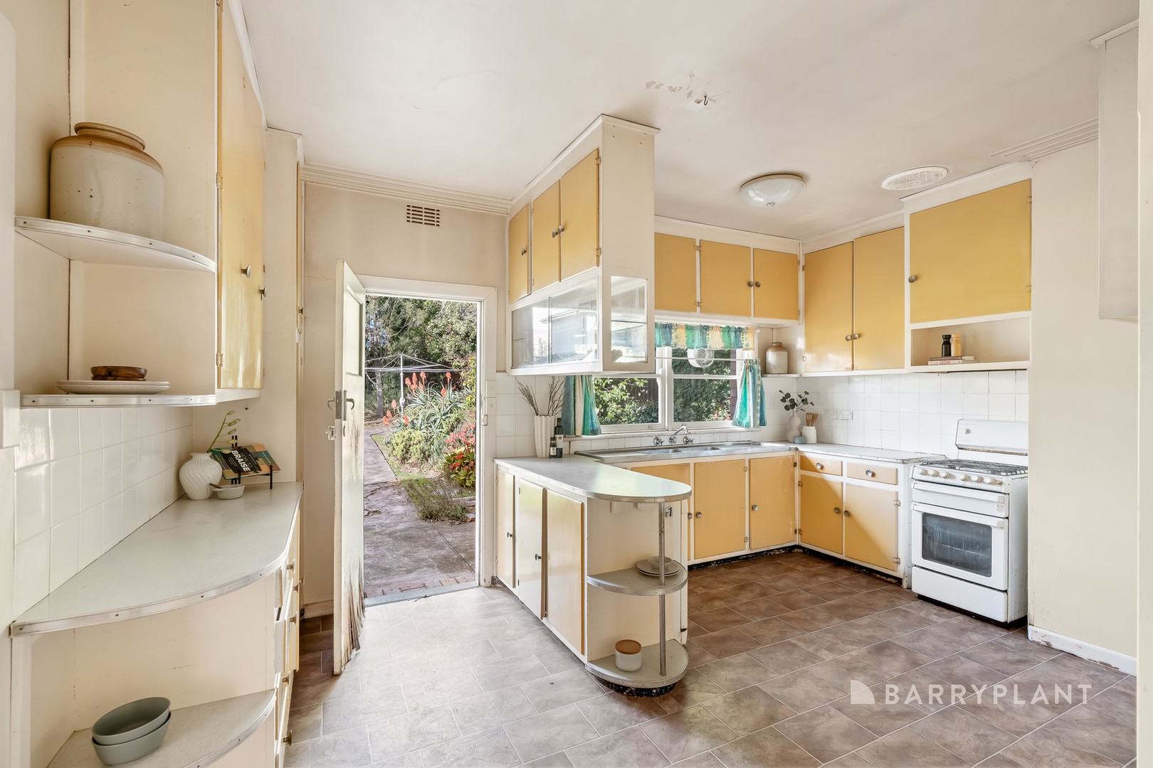 12 Sutton Parade, Mont Albert North, VIC 3129, Mont Albert North - Thumbnail 5