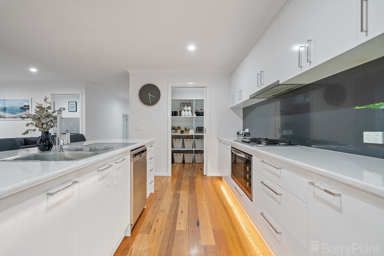 12 Tiverton Circuit, Mooroolbark, VIC 3138, Mooroolbark - Thumbnail 5