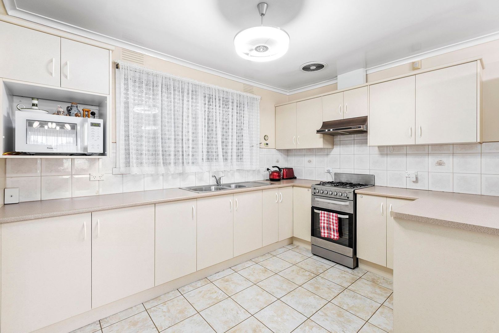 12 Towe Street, Avondale Heights, VIC 3034, Avondale Heights - Thumbnail 2